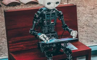 Claude Codeのultrathinkとは何か、有効化方法、通常モードとの比較、効果的な使い所を解説。アーキテクチャ設計やバグ修正での実際の出力例も紹介します。