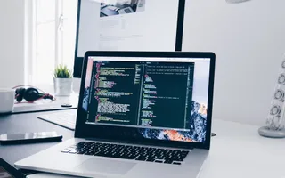 AIコードエディタCursorを1ヶ月間実務で使い込んだ結果を正直にレポート。開発速度の変化を定量データ付きで検証し、向いている人・向いていない人を明確にします。