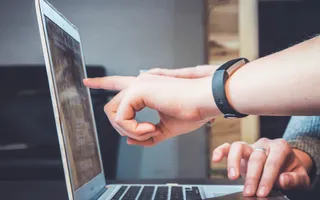 コーディング用プロンプトの型をバグ修正・リファクタ・新機能実装・テスト生成など10パターンで解説。Claude Code、Copilot、Cursorなど各AIツールでの使い分けも紹介します。