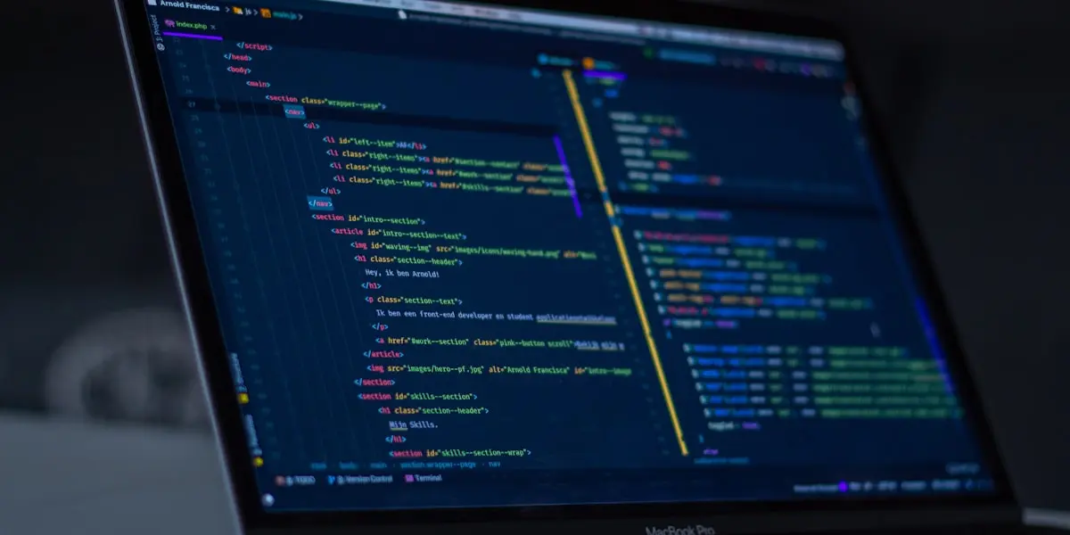 Andrej Karpathyが提唱したVibe Codingとは何か？従来の開発との違い、実践方法、向いているプロジェクト、注意点、おすすめツールをわかりやすく解説します。